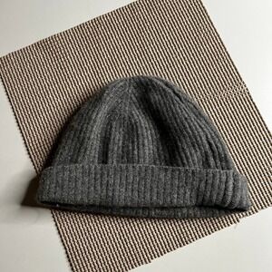 Stewart of Scotland 100% Cashmere Ribbed Knit Beanie Hat Charcoal Grey Cuffed